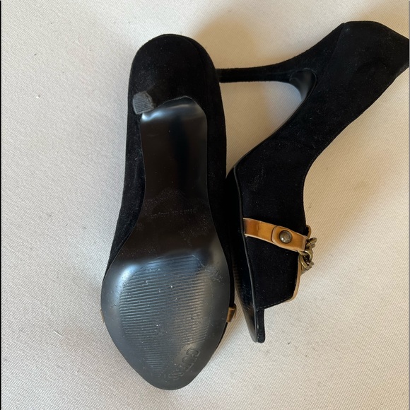 Guess black suede heels with gold plate & chains - Picture 4 of 4